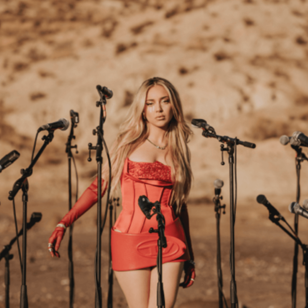 ANA MENA presenta su nuevo single "Un Clásico" adelanto de su próximo nuevo álbum