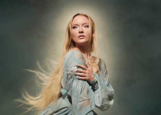 Zara Larsson publica nuevo álbum VENUS disponible mañana en CD, vinilo en SMFSTORE