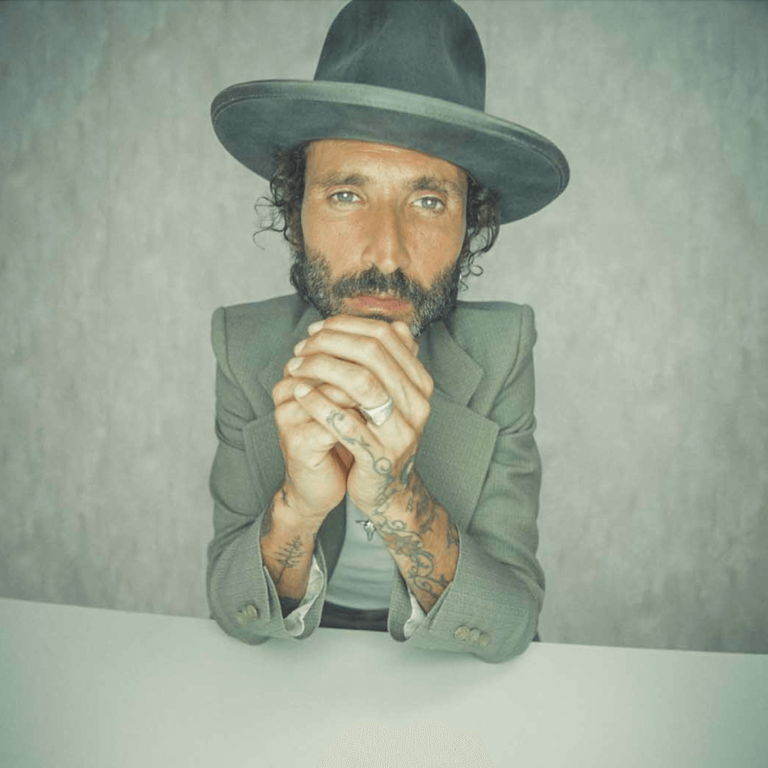 EL MARAVILLOSO AÑO DE “CUANDO TE MUERDES EL LABIO” de LEIVA