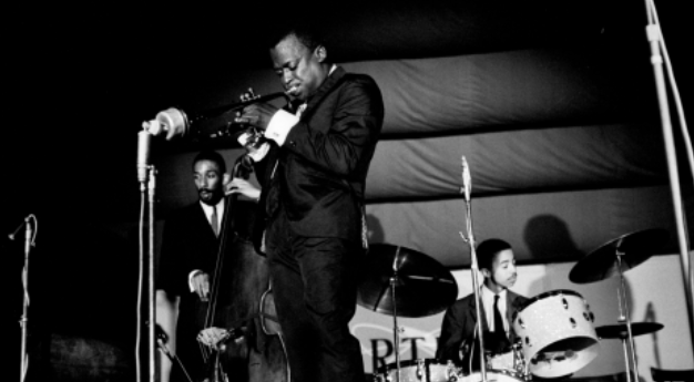 Miles in France - Miles Davis Quintet 1963/64: The Bootleg Series, Vol. 8 disponible en SMFSTORE