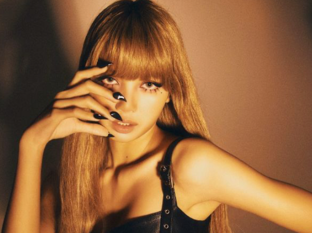 LISA publica su álbum debut en solitario Alter Ego ya está disponible en SMFSTORE