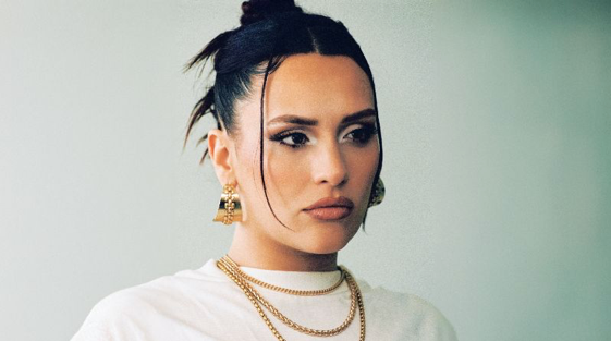LIA KALI   ESTRENA 'RENACER', ÚLTIMO ADELANTO DE SU ÁLBUM 'KAELIS' en SMFSTORE