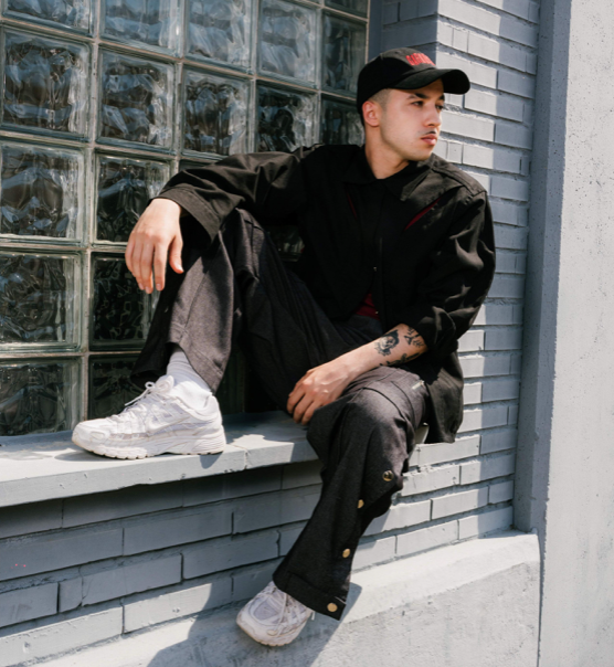 Pole Inicia una nueva era con "Yo nunca", una canción que marca el kilómetro cero de su historia. SMFSTORE