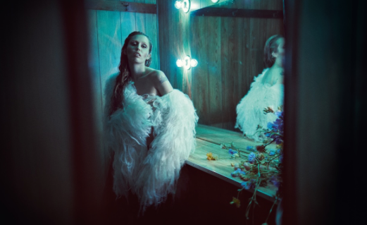 Miley Cyrus publica nuevo álbum Something Beautiful ya está disponible en SMFSTORE