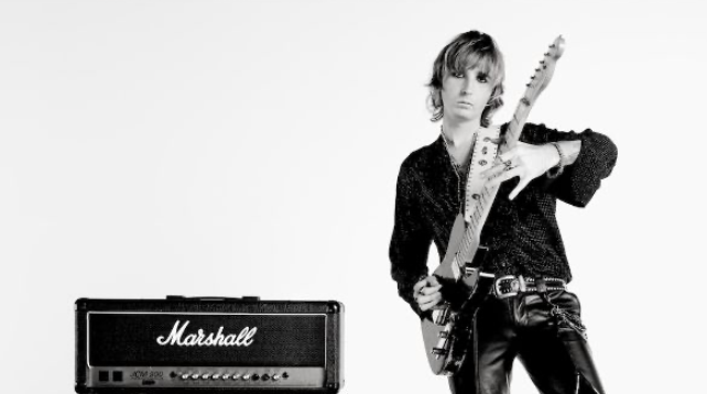 Thomas Raggi publica álbum en solitario El guitarrista de Måneskin publicará Masquerade mañana Sony Music Store 