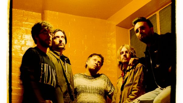Nothing But Thieves publican nuevo álbum Stray Dogs disponible mañana