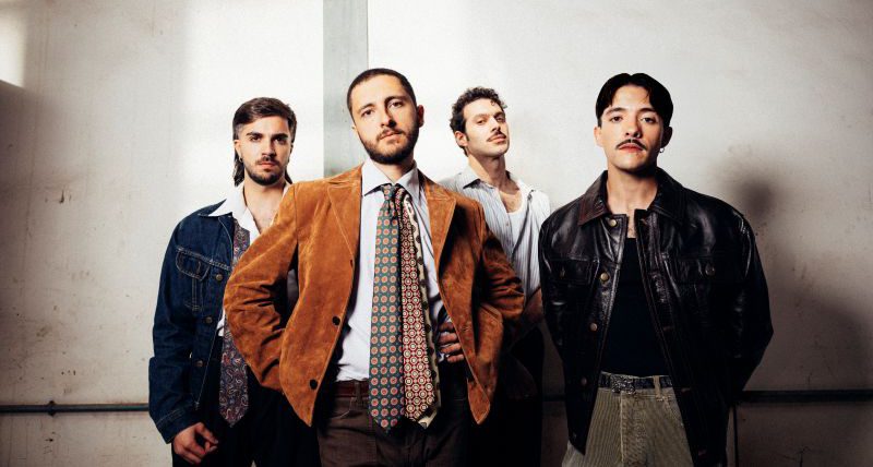 El corazón rock de Arde Bogotá late con más fuerza que nunca en ‘Instrucciones’