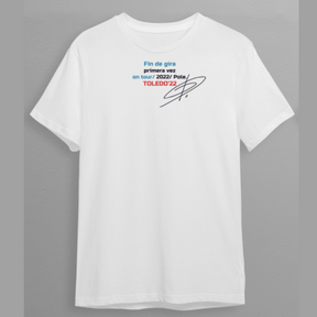Camiseta blanca Por Primera Vez edición Toledo merch oficial Pole en SMFSTORE